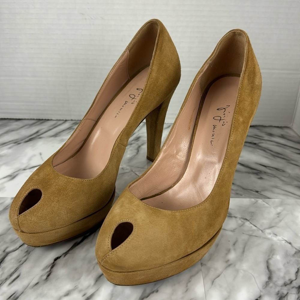 Vero Cuoio suede peep toe heels beige size 8.5